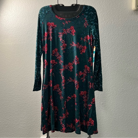 Dresses & Skirts - The Pioneer Woman Green Floral Knit Dress Size M